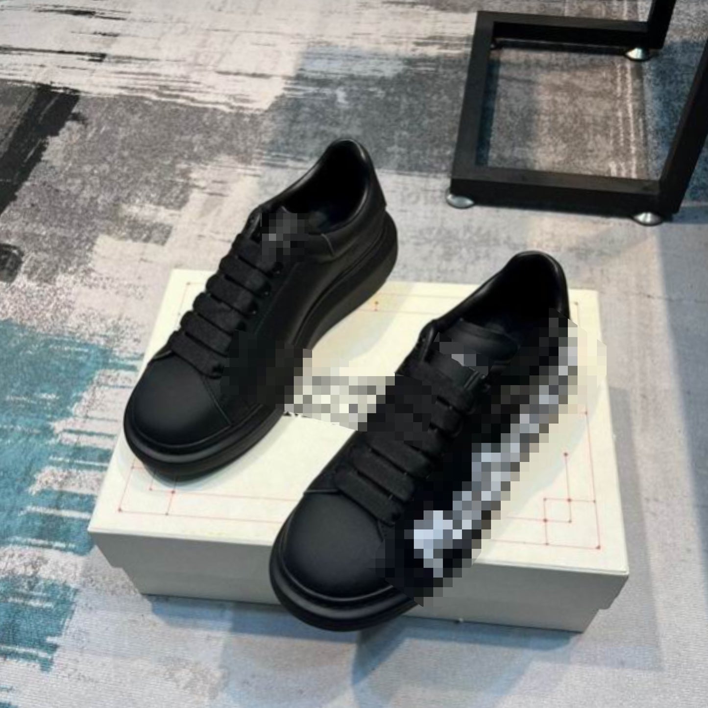 AMQ Graffiti Black