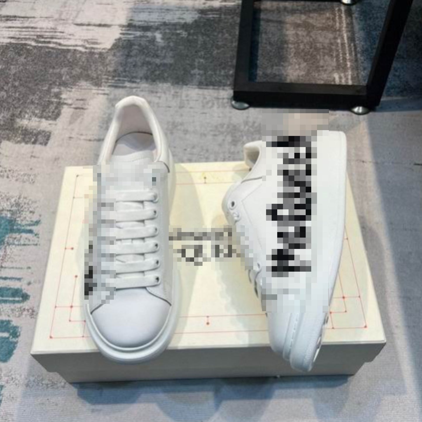 AMQ Graffiti White